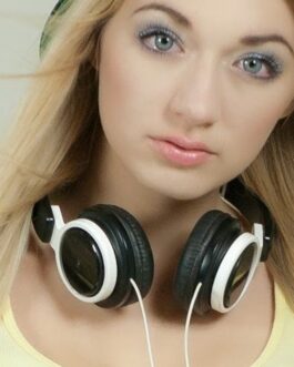 Ultimate Soundzz Headset (White) inc Bass Booster ™